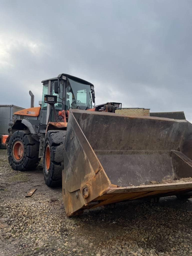 Hitachi ZW 180-5 Naudoti ratiniai krautuvai