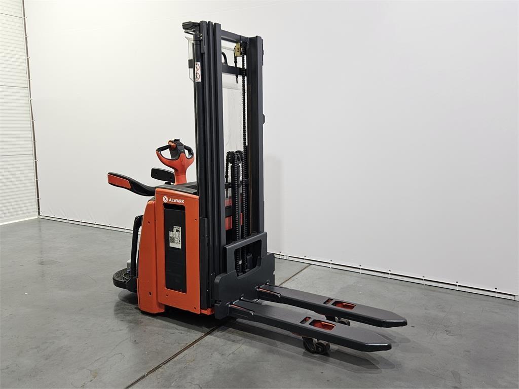 Linde L16API Savaeigiai rietuvai